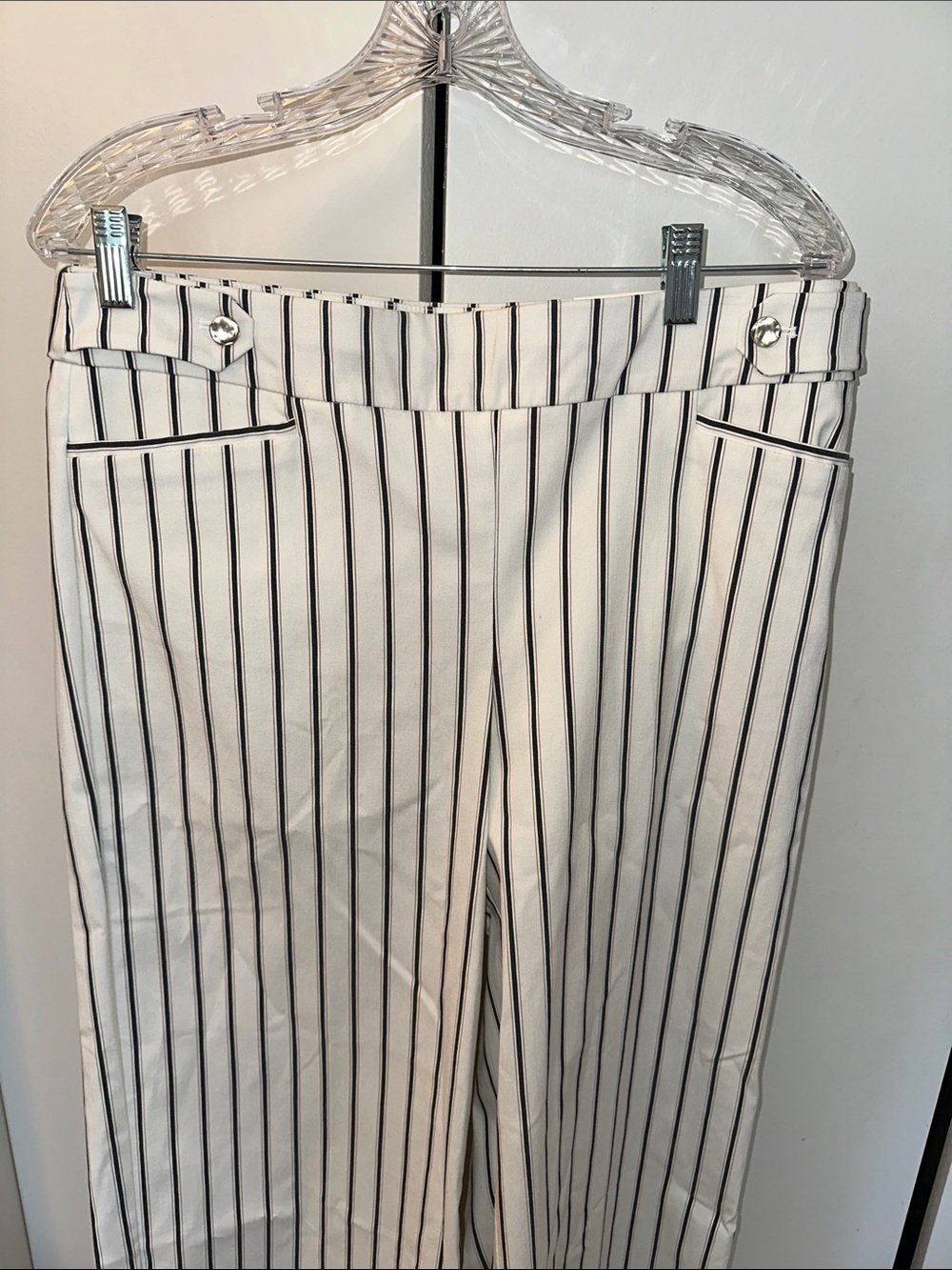 Chicos So slimming Brigette Wide Leg pinstripe Pants